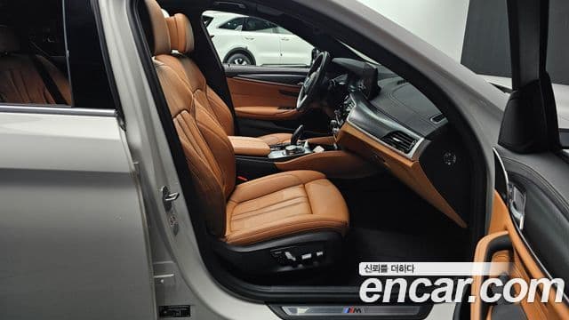 BMW 5 Series 2023 — Şəkil 11/20
