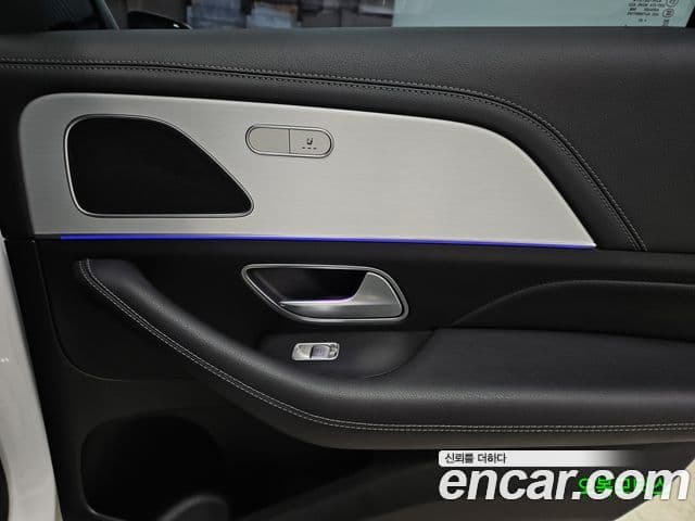 Mercedes-Benz GLE-Class 2021 — ფოტო 8/20