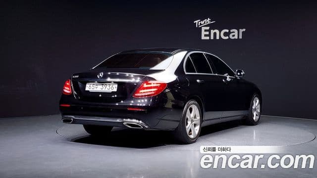 Mercedes-Benz E-Class 2018 — ფოტო 2/20