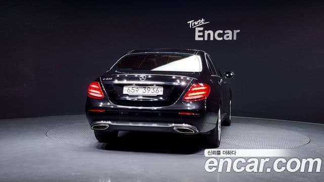 Mercedes-Benz E-Class 2018 — ფოტო 4/20