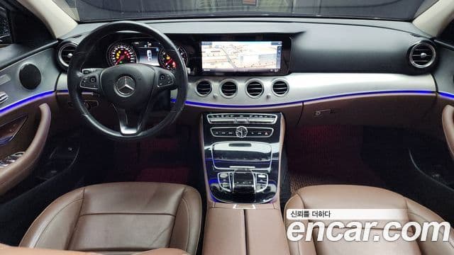 Mercedes-Benz E-Class 2018 — ფოტო 7/20