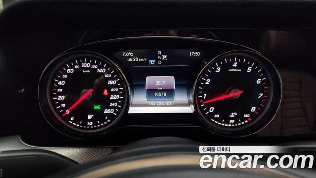 Mercedes-Benz E-Class 2018 — ფოტო 8/20