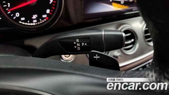 Mercedes-Benz E-Class 2018 — ფოტო 9/20