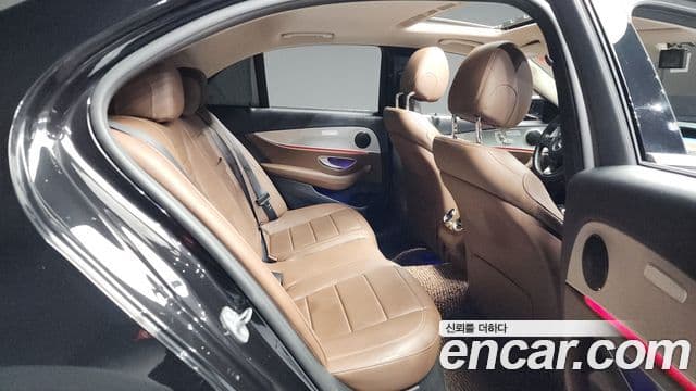 Mercedes-Benz E-Class 2018 — ფოტო 12/20