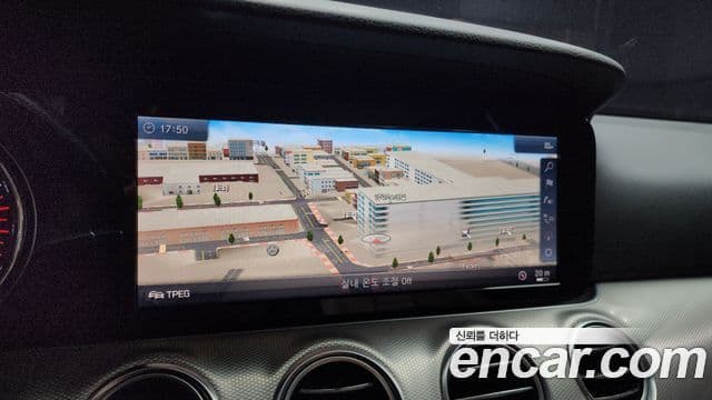Mercedes-Benz E-Class 2018 — ფოტო 14/20