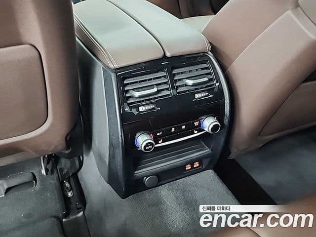 BMW 5 Series 2020 — ფოტო 8/20