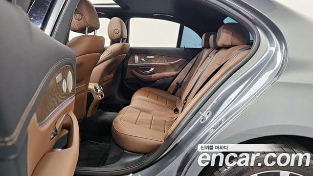 Mercedes-Benz E-Class 2021 — Şəkil 19/20