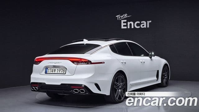Kia Stinger Meister 2022 — Photo 13/20