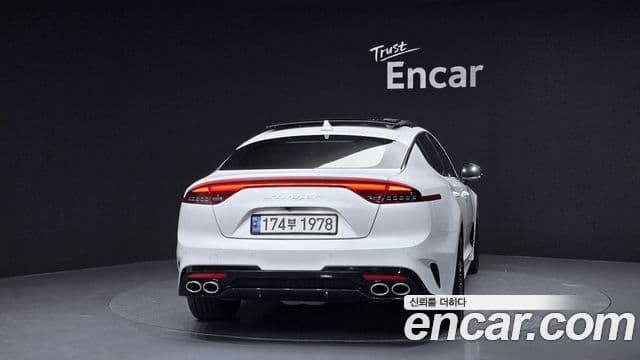 Kia Stinger Meister 2022 — Photo 9/20