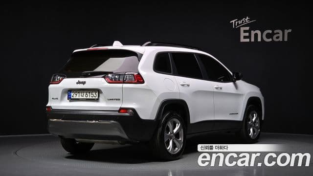 Jeep Cherokee 2022 — ფოტო 2/20