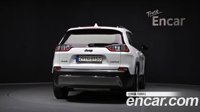 Jeep Cherokee 2022 — ფოტო 4/20