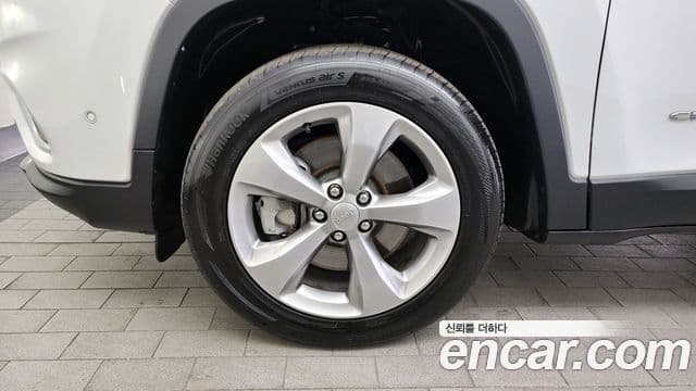 Jeep Cherokee 2022 — ფოტო 5/20