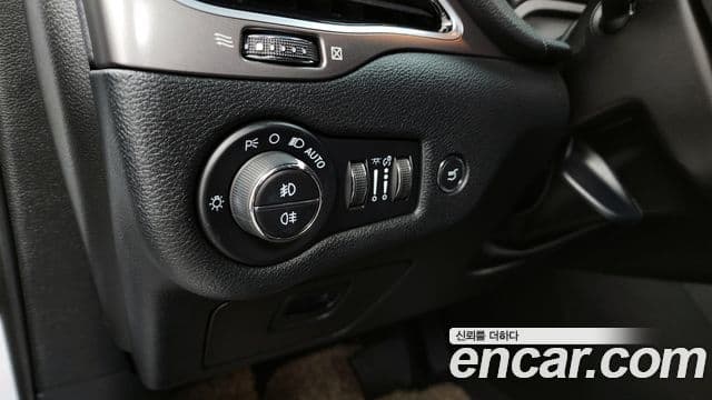 Jeep Cherokee 2022 — ფოტო 16/20