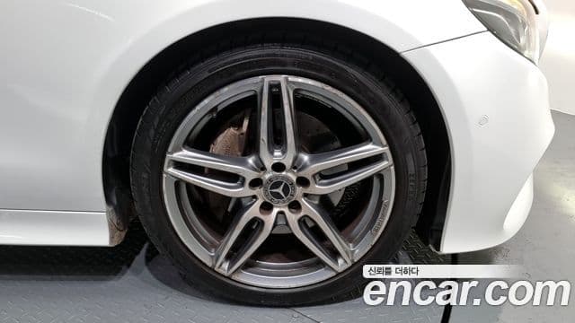 Mercedes-Benz E-Class 2018 — ფოტო 3/20