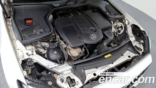 Mercedes-Benz E-Class 2018 — ფოტო 19/20
