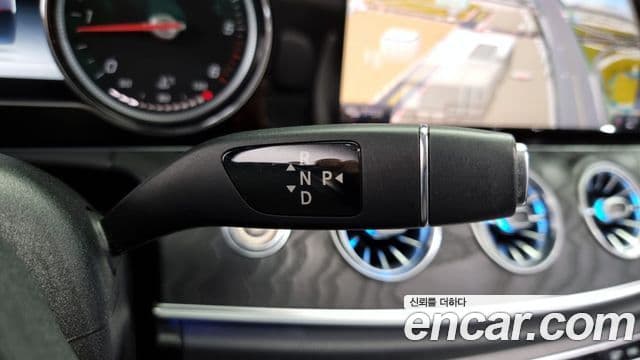 Mercedes-Benz E-Class 2018 — ფოტო 13/20
