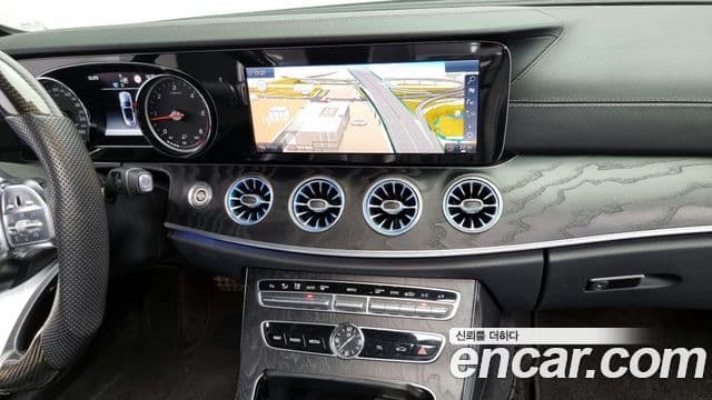 Mercedes-Benz E-Class 2018 — ფოტო 15/20