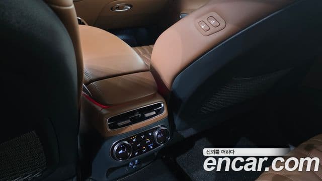 Genesis GV70 2021 — ფოტო 17/20