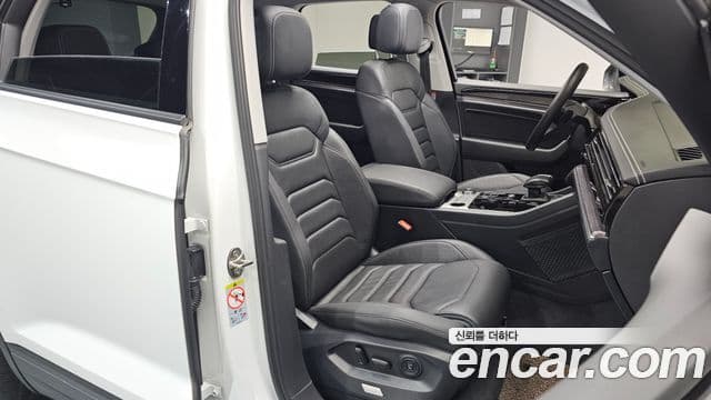 Volkswagen Touareg 2023 — Şəkil 10/20