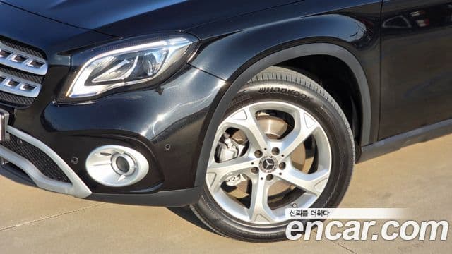 Mercedes-Benz GLA-Class 2019 — Şəkil 15/20