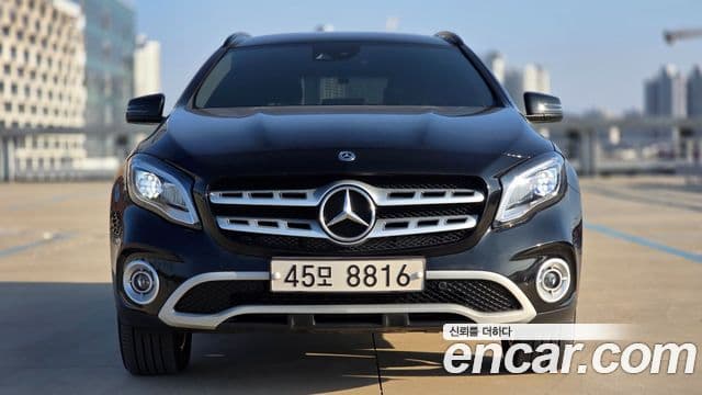 Mercedes-Benz GLA-Class 2019 — Şəkil 13/20