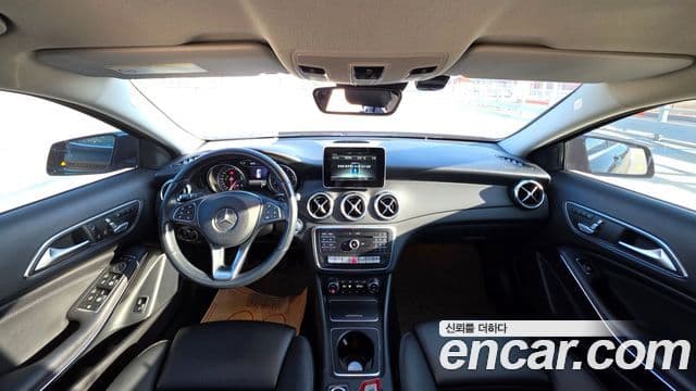 Mercedes-Benz GLA-Class 2019 — Şəkil 12/20