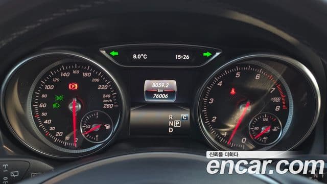 Mercedes-Benz GLA-Class 2019 — Şəkil 10/20