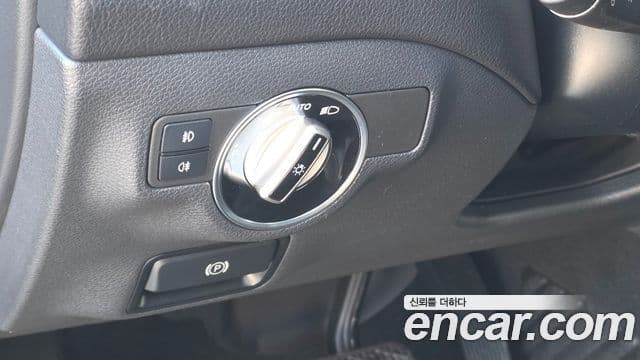 Mercedes-Benz GLA-Class 2019 — Şəkil 8/20