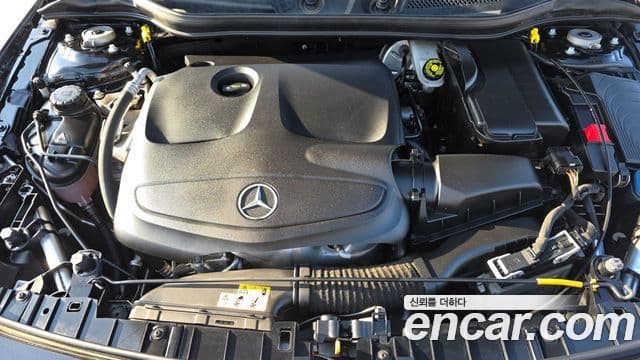 Mercedes-Benz GLA-Class 2019 — Şəkil 16/20