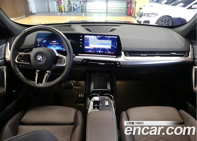 BMW iX1 2025 — Photo 16/20