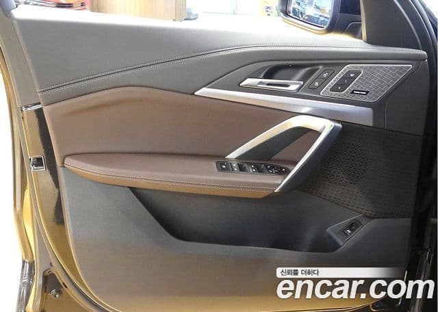 BMW iX1 2025 — Photo 9/20