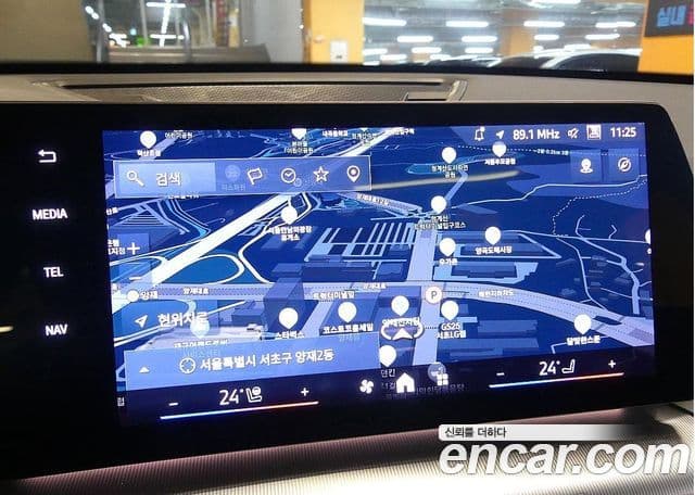 BMW iX1 2025 — Photo 8/20