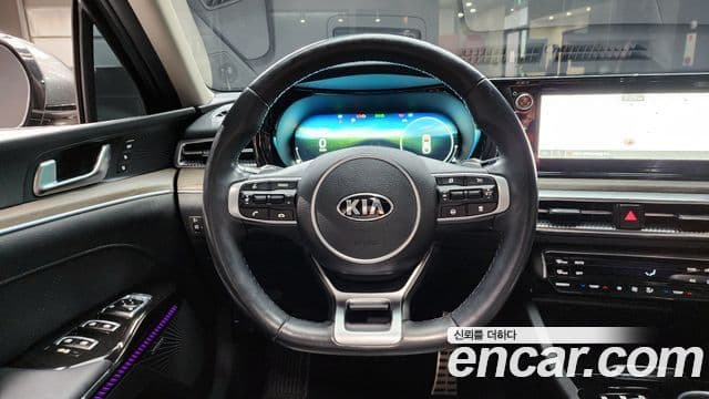 Kia K5 2020 — ფოტო 14/20