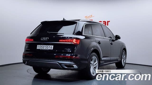 Audi Q7 2021 — Şəkil 1/20