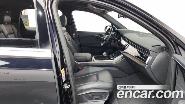 Audi Q7 2021 — Şəkil 11/20