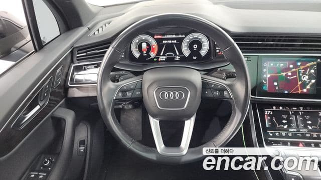 Audi Q7 2021 — Şəkil 13/20