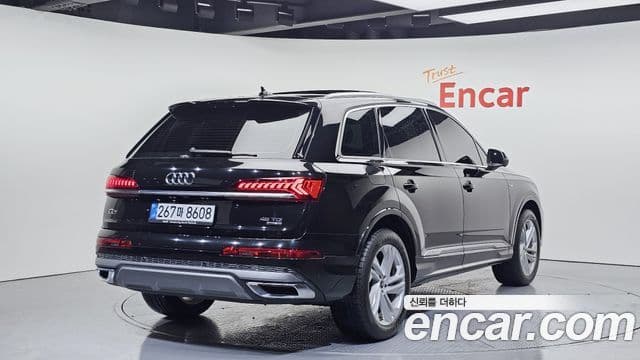Audi Q7 2022 — Фото 2/20