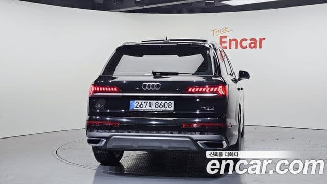 Audi Q7 2022 — Фото 4/20
