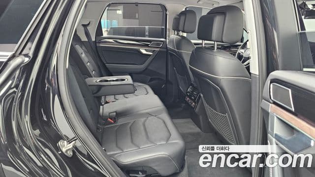 Volkswagen Touareg 2024 — ფოტო 11/20