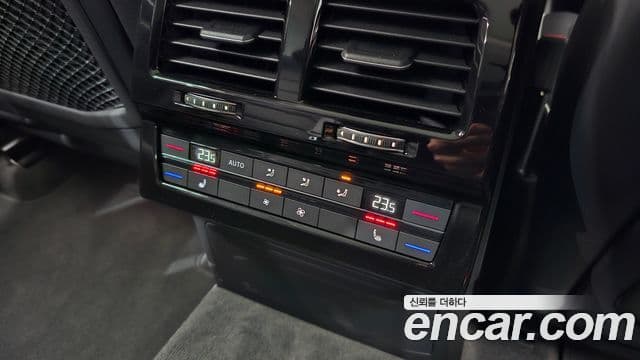 Volkswagen Touareg 2024 — ფოტო 17/20