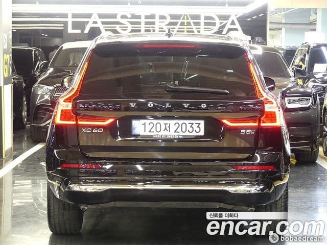 Volvo XC60 2022 — ფოტო 2/20