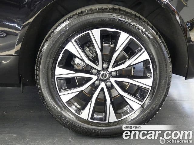 Volvo XC60 2022 — ფოტო 5/20