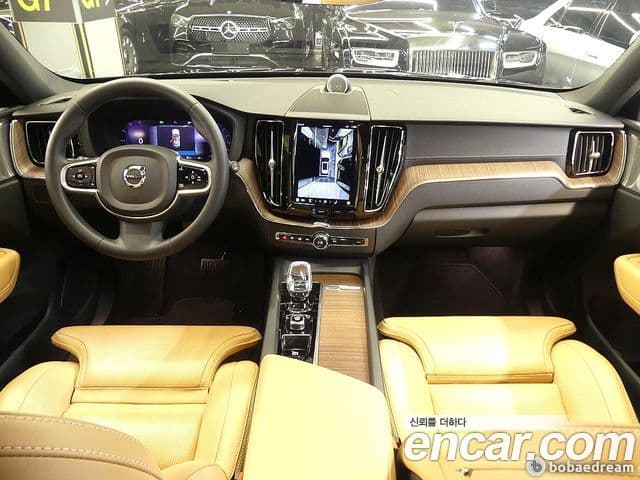 Volvo XC60 2022 — ფოტო 10/20