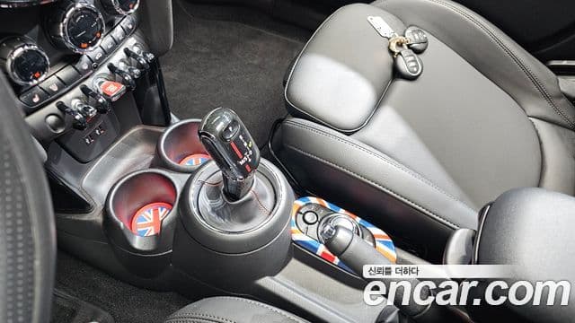 Mini Cooper S 2020 — ფოტო 8/20