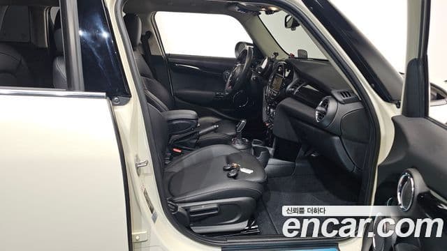 Mini Cooper S 2020 — ფოტო 11/20