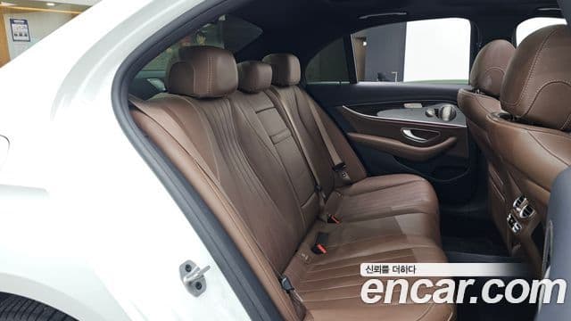 Mercedes-Benz E-Class 2021 — Şəkil 6/20