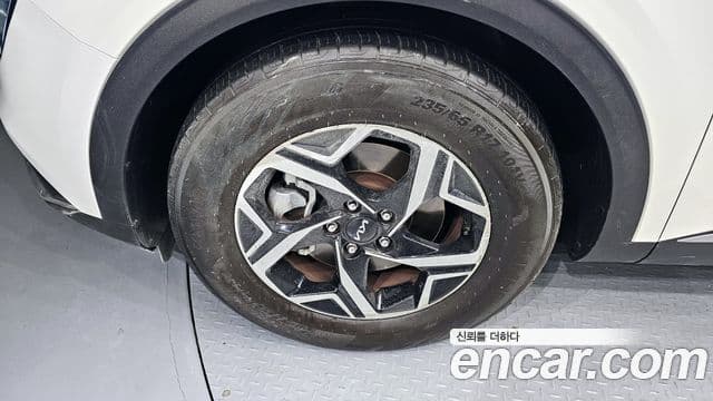 Kia Sportage 2022 — ფოტო 17/20