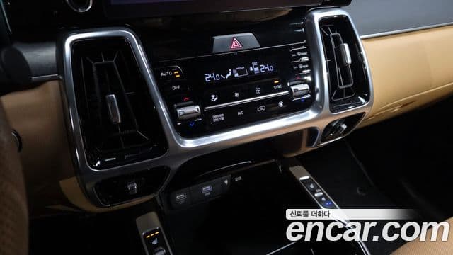 Kia Sorento 2022 — ფოტო 16/20