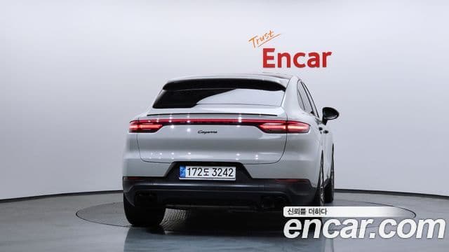 Porsche Cayenne 2022 — Photo 18/20