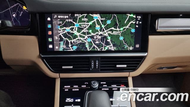 Porsche Cayenne 2022 — Photo 16/20